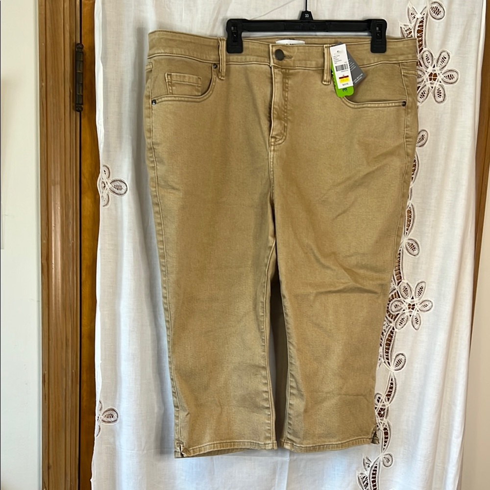 NWT Lane Bryant Signature Fit Tan Denim High Rise Pedal Pants Size 20